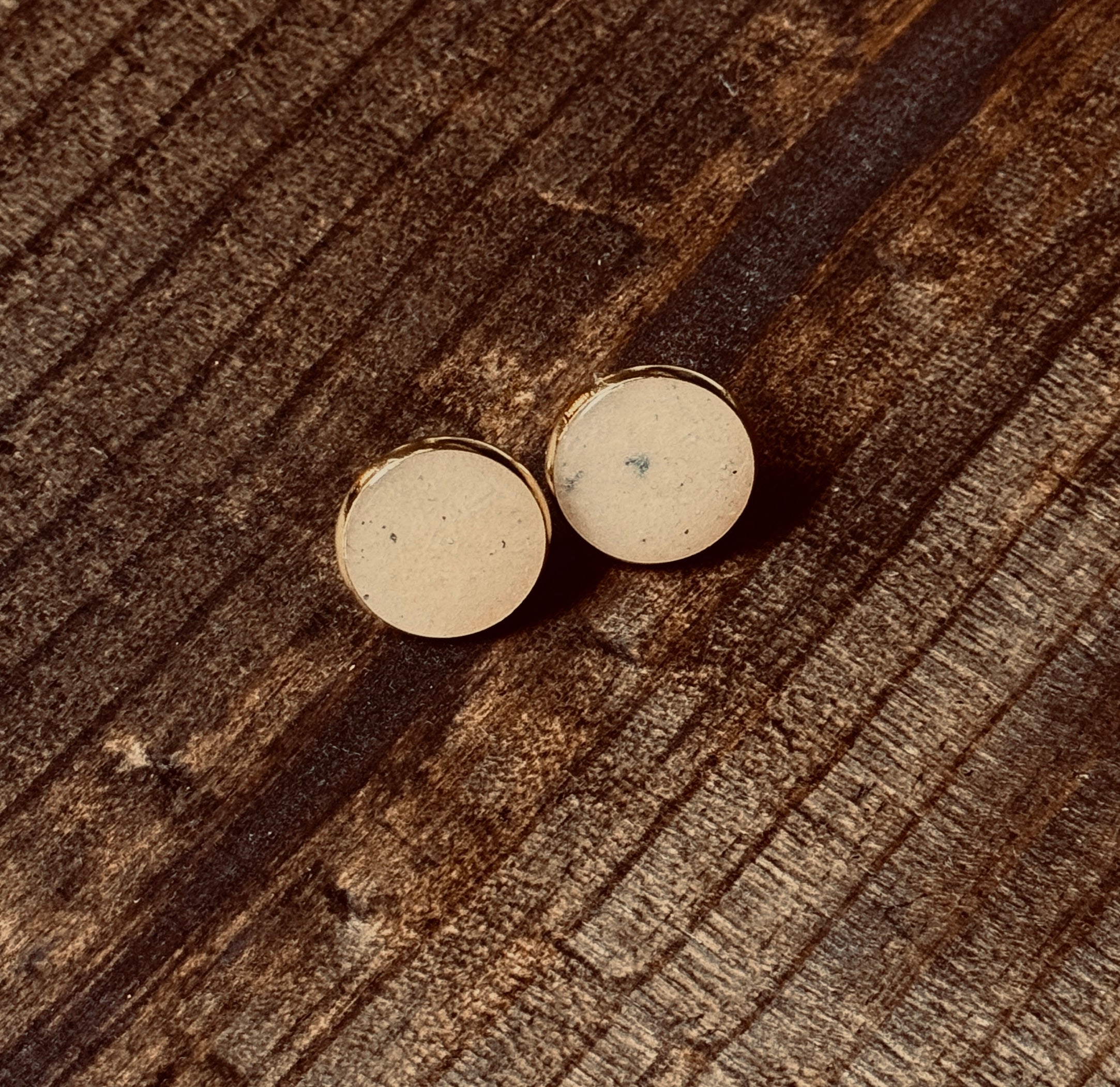 108 - Alaskan Life STUDS 18mm