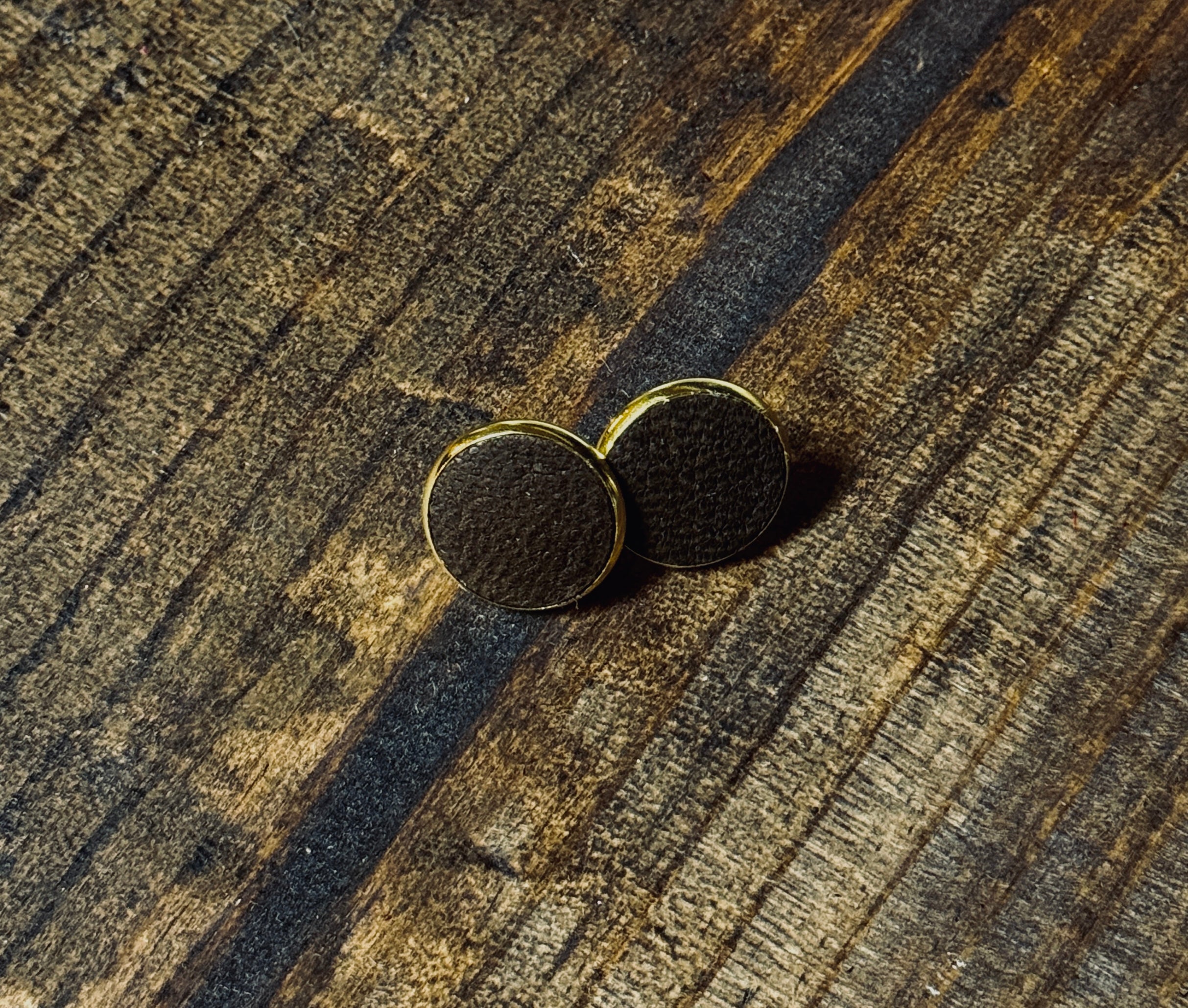 108 - Alaskan Life STUDS 18mm