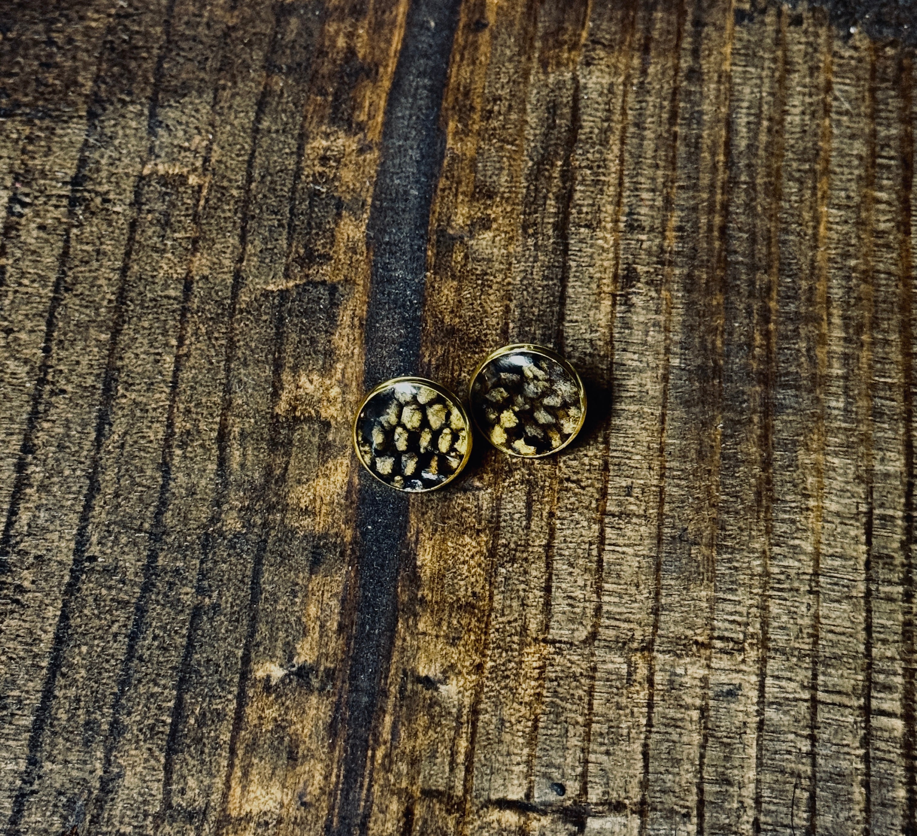 108 - Alaskan Life STUDS 18mm