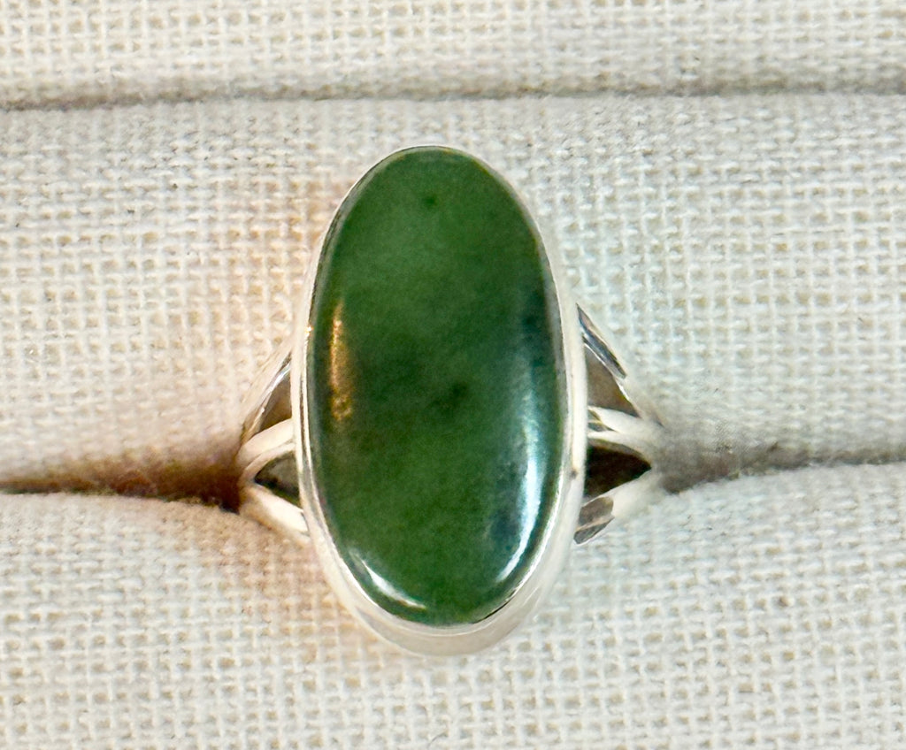 OVAL ALASKA JADE STERLING SILVER RING - 7