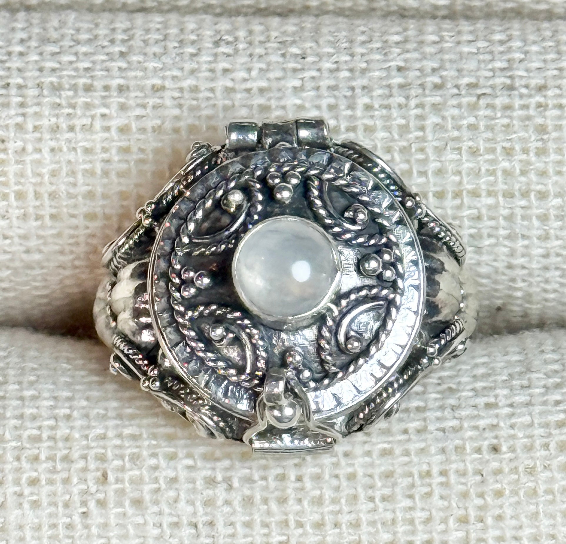 STERLING SILVER MOONSTONE POISON RING - 7