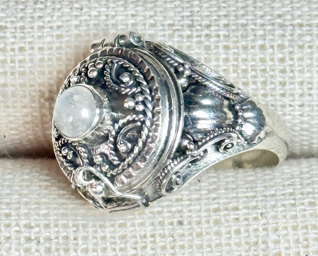 STERLING SILVER MOONSTONE POISON RING - 7