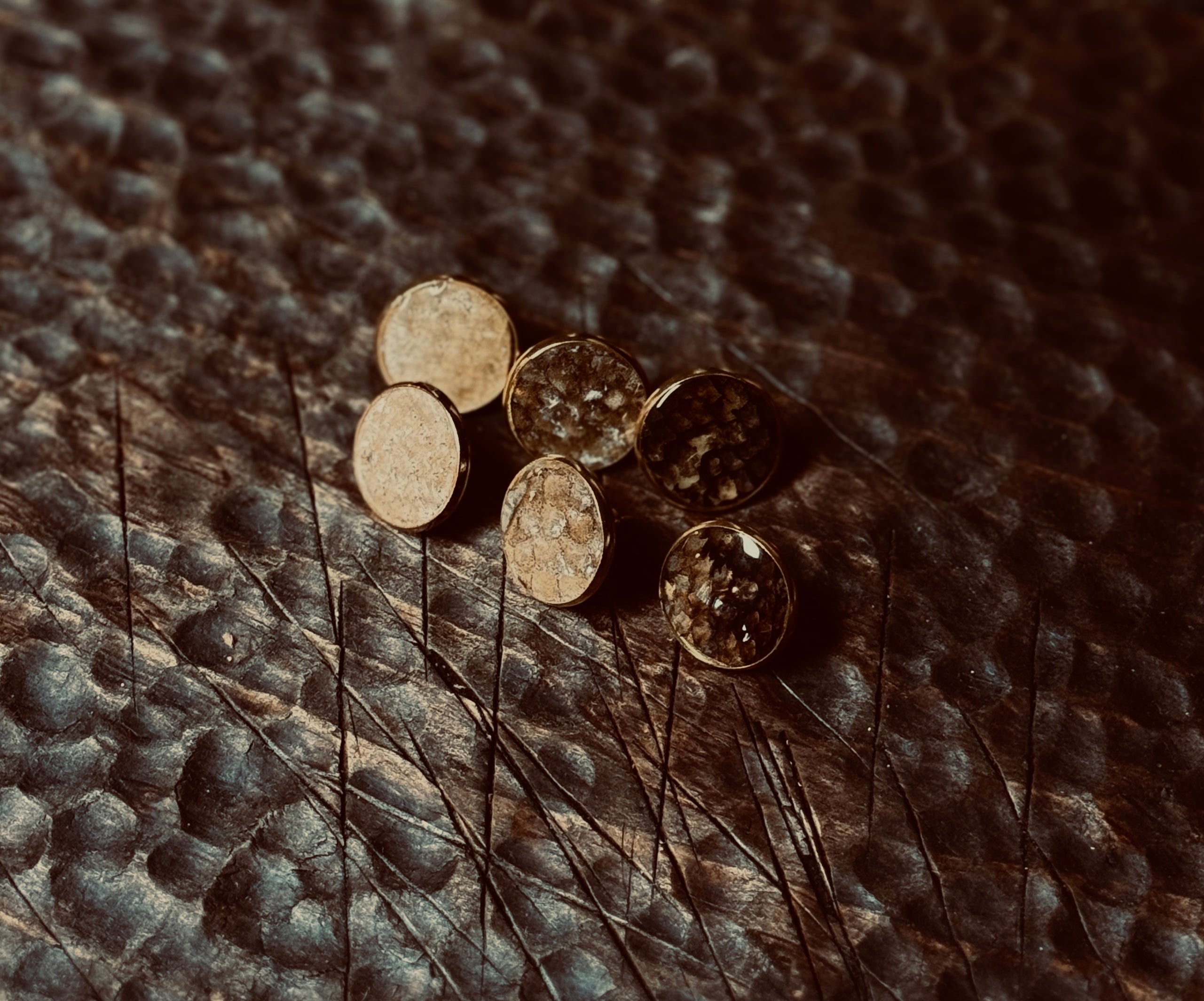 108 - Alaskan Life STUDS 18mm