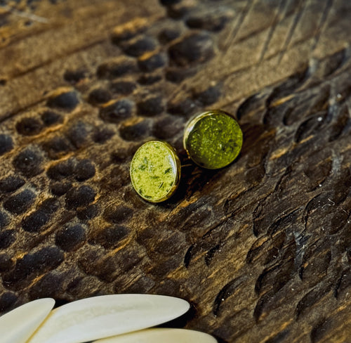 108 - Alaskan Life STUDS 18mm