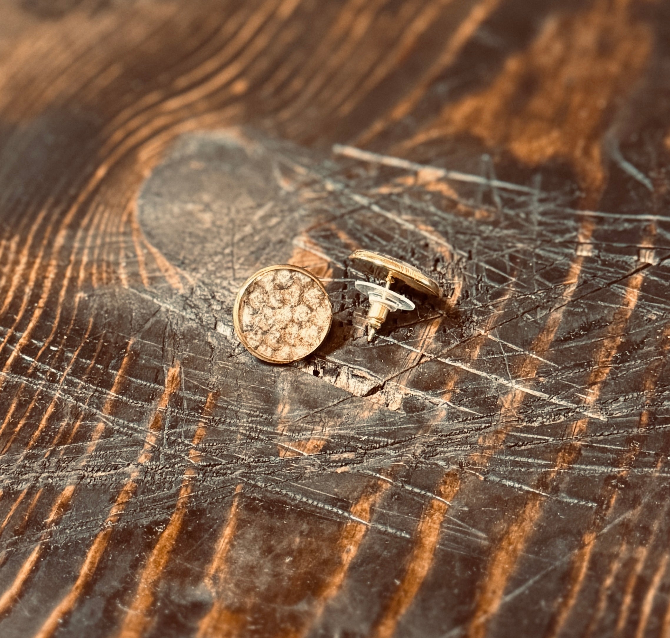 111 - LARGE SOCKEYE STUDS