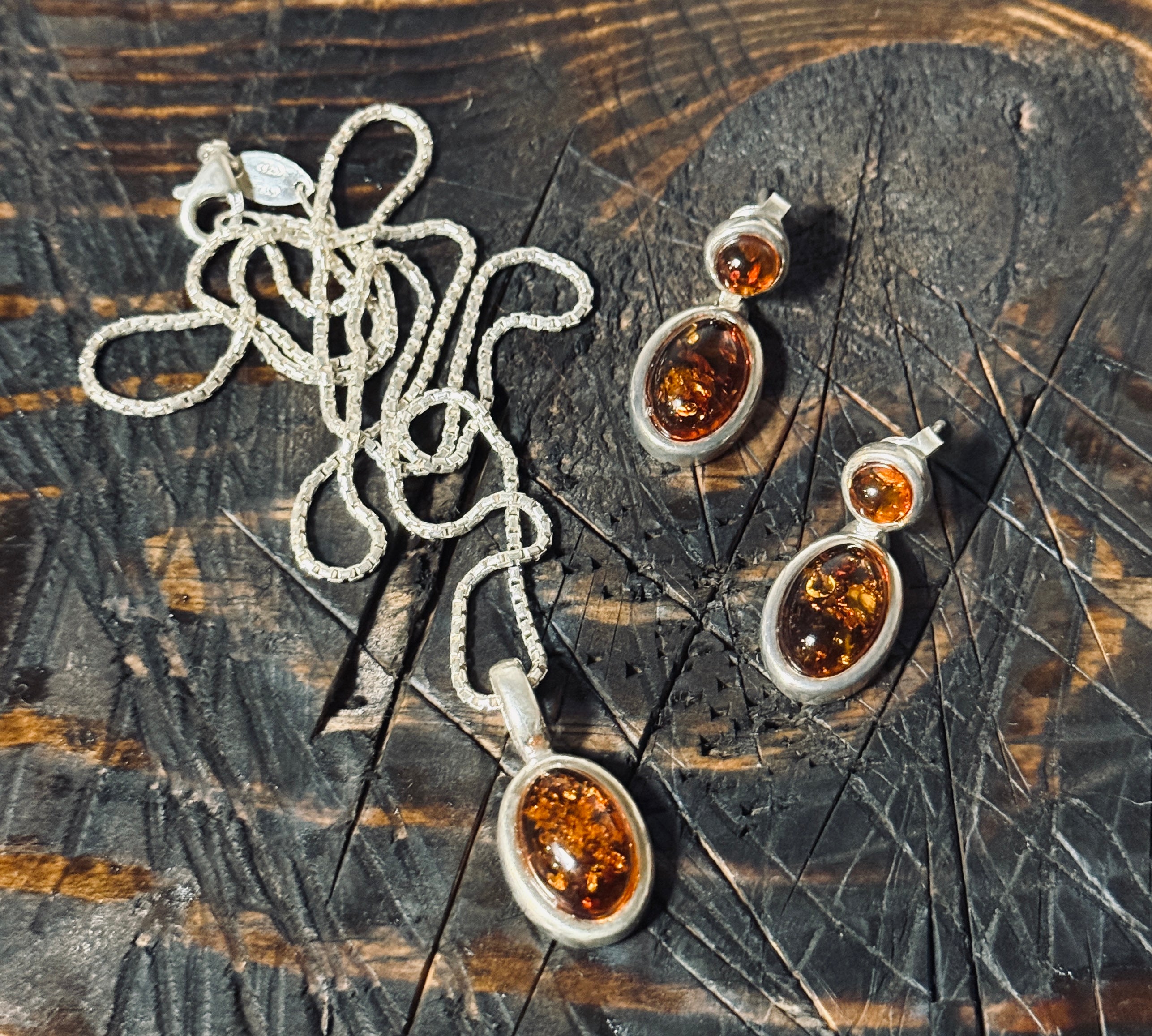 AMBER NECKLACE AND EARRINGS SET